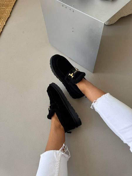 Лофери утеплені з декоративною пряжкою на тонкій підошві чорні 1325 фото
