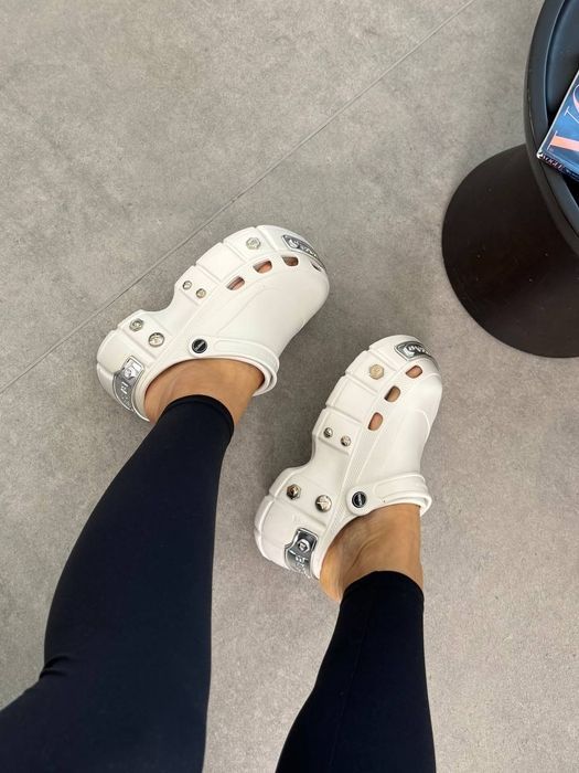Стильні крокси в стилі balenciaga білі 578 фото