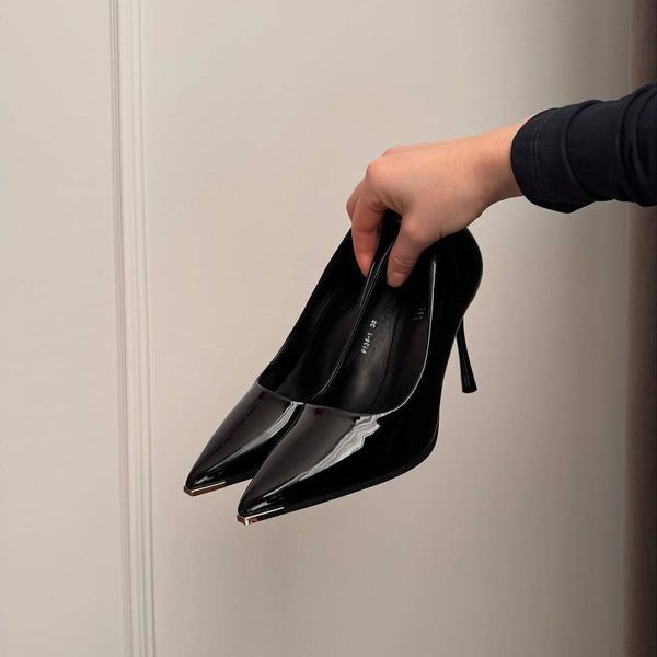 Лаковані туфлі-човники на шпильці чорні 1447 фото